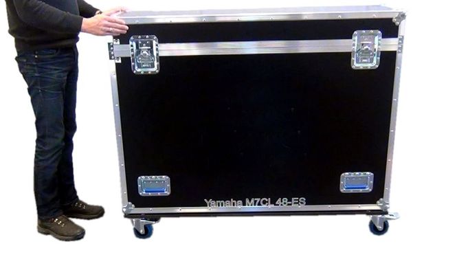 Hovedbilde Yamaha M7CL, 200mm kabelgate, hjul bak