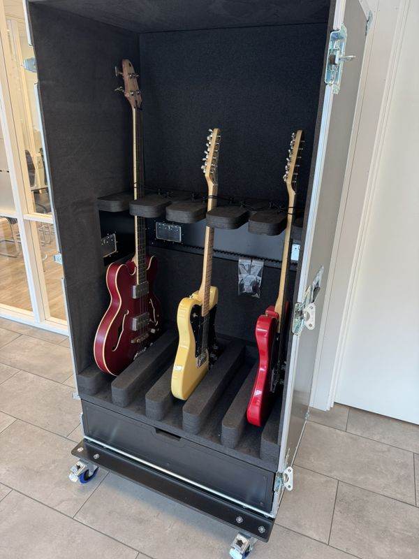 Gisk-12 Gitarskap for 5 stk Elektriske gitarer / Elektriske basser